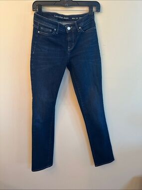 Calvin Klein Women’s Straight‑Fit Jeans – Dark Blue – Size W26 L32 – NWOT
